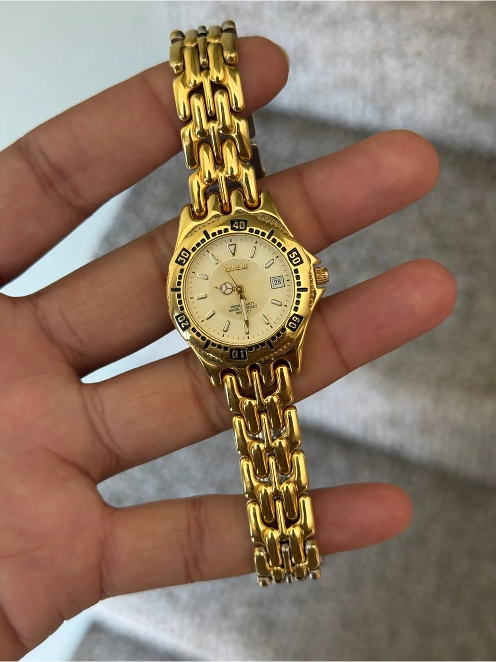 Geneve 90s Watch Women Swiss Stainless Steel Gold 200m Date new old stock
